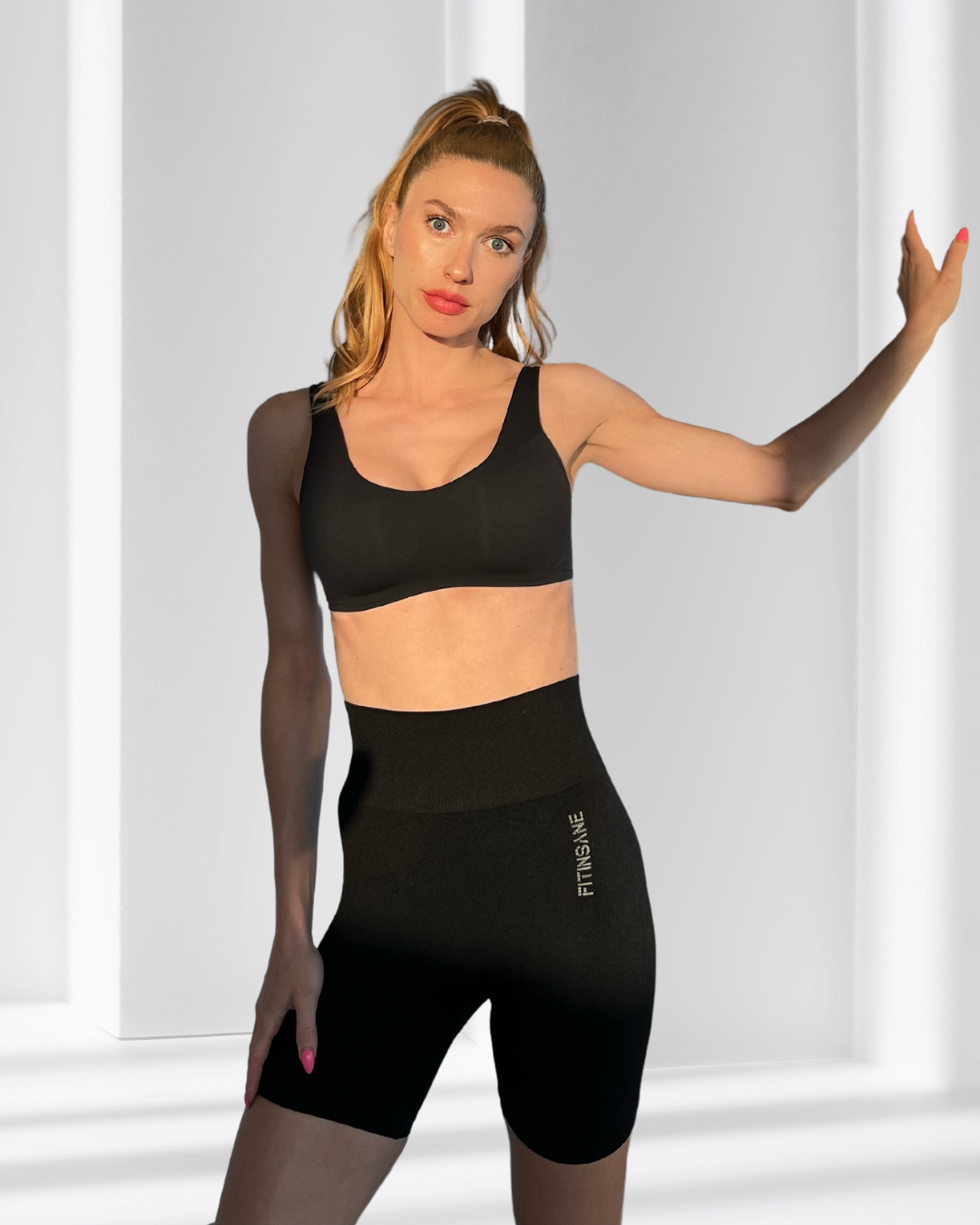 Black short leggings in motion – front view with movement