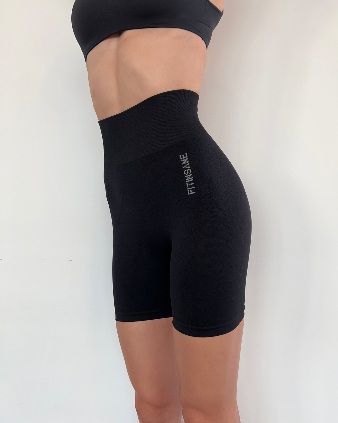 Black sculpting leggings – diagonal front view waist to knee