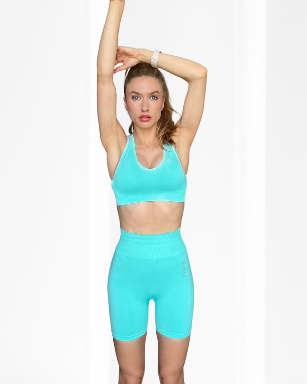 Mint high-waisted seamless short leggings – front view